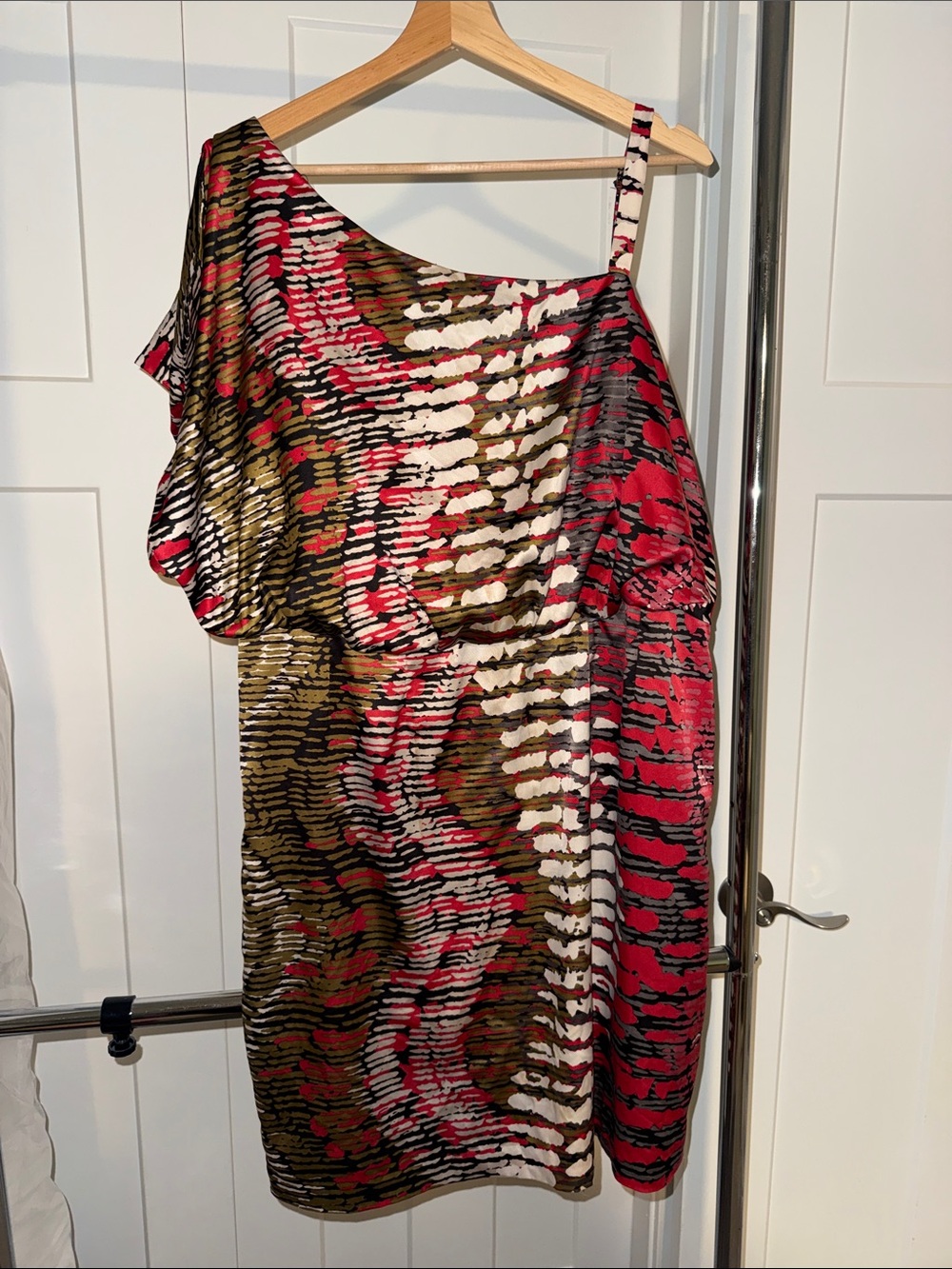 Jessica Simpson One-Shoulder Abstract Print Dress in Red, Olive & White